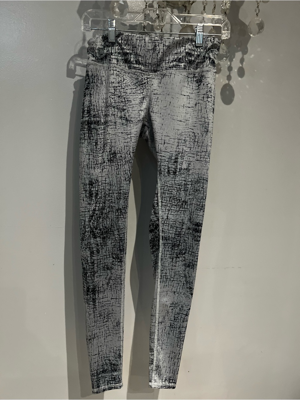 Alo Gray & Black Textured Print Leggings